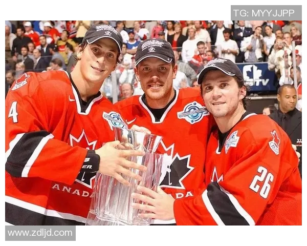 追踪足球球星力力成长之路与赛场辉煌成就全景解析